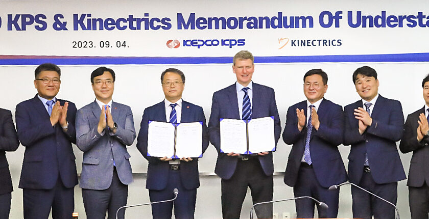 Kinectrics and KEPCO KPS representatives at signing memorandum of understanding