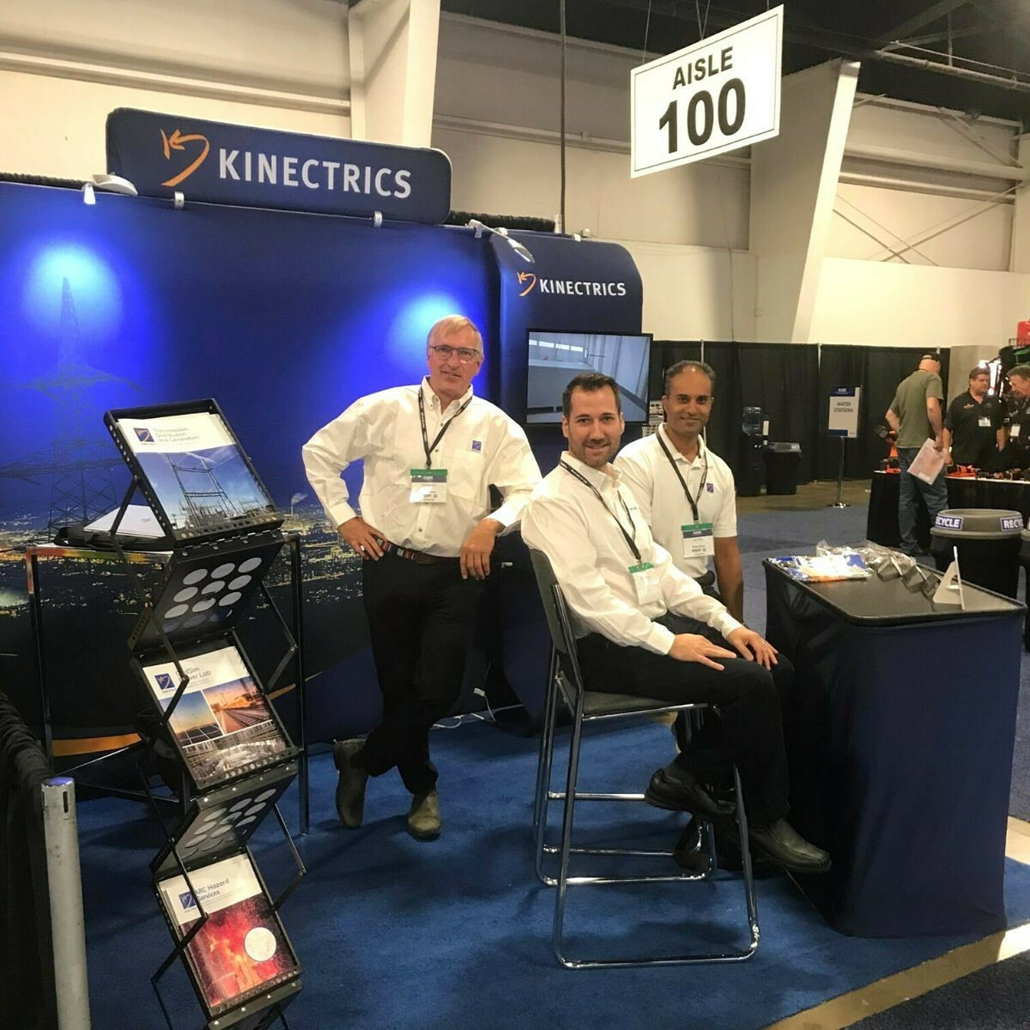 Photograph of Kinectrics representatives at the Canadian Utility Engineering & Equipment Tradeshow
